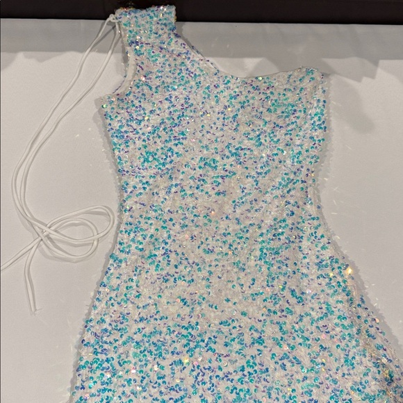 Lucy in the Sky White Sequin One-Shoulder Dress. Size Small. NWOT - Picture 2 of 5